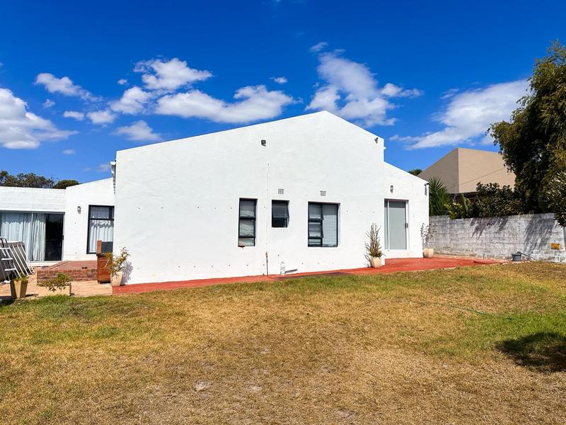 3 Bedroom Property for Sale in Wellway Park East Western Cape